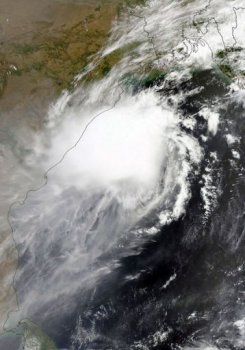 Cyclone Mahasen hits bangladesh