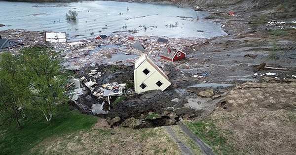 The horrific video shows the moment when eight houses around the ground fell into the sea