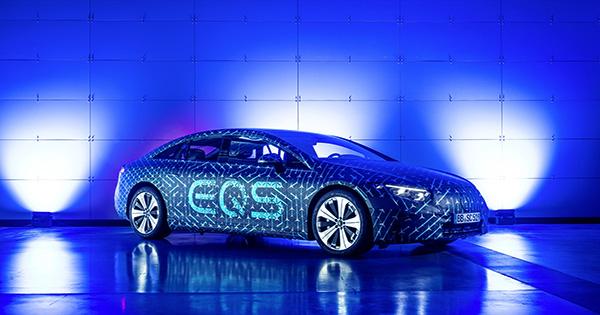 The 2022 Mercedes-Benz EQS stakes its claim on a luxury, electric future