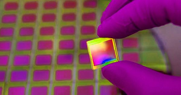 Silicon Integrated Circuits unite Light and Ultrasonic Waves for Microwave Signals