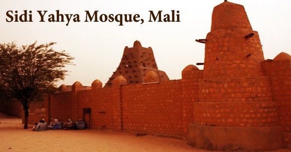 A visit to a historical place/building (Sidi Yahya Mosque, Mali)