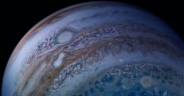 Fly with Juno from Ganymede to Jupiter in Breathtaking Animation