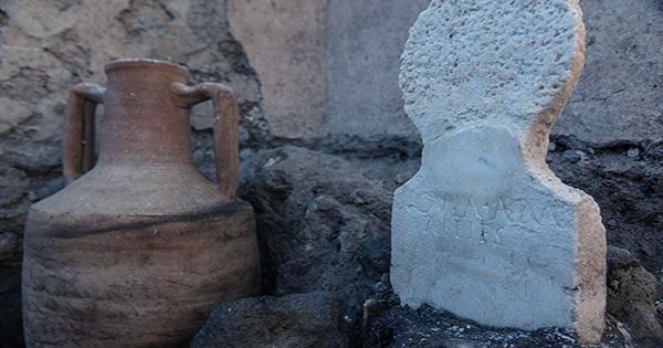 Unusual Partially Mummified Body Found in Newly Discovered Pompeii Tomb
