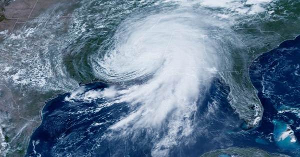 Hurricane Ida Claims First Death as Storm Batters Louisiana