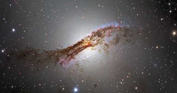 The Dark Energy Camera captures a Close-up Glimpse of a Strange Galaxy