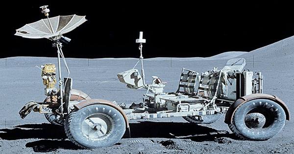 One-Day Astronauts May Zoom Across the Moon on This Lunar Motorbike