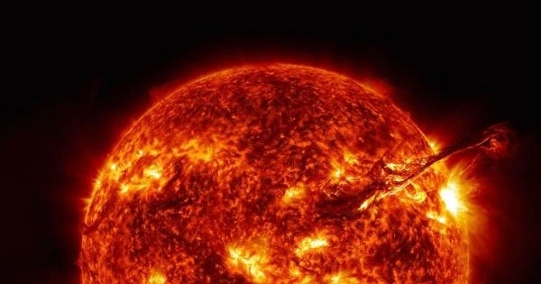 Solar Flare Reveals Particle Accelerator Region