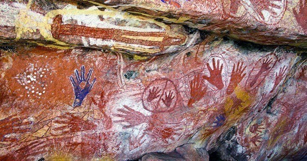 Huge Australian Rock Art Site Where The “Seven Sisters” Story is Told Tells Its Tale