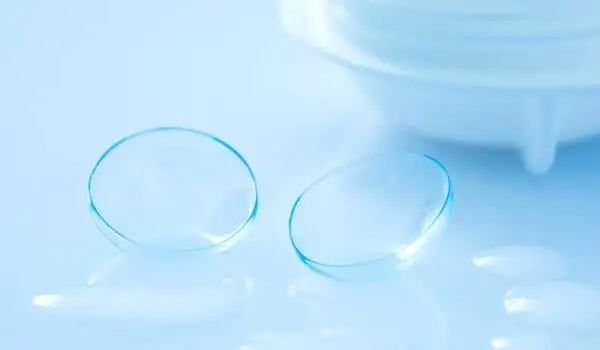 Risk-of-a-Treatable-Eye-Infection-more-than-Triples-with-the-Use-of-Reusable-Contact-Lenses-1