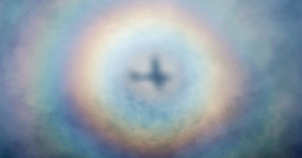 How Does a Pilot Shine? The Enigmatic Rainbow that Follows Plane Shadows