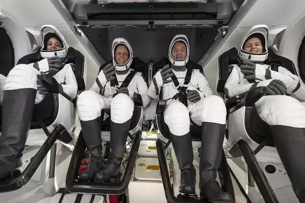 After-a-Half-year-Absence-SpaceX-Returns-Astronauts-to-Earth-1