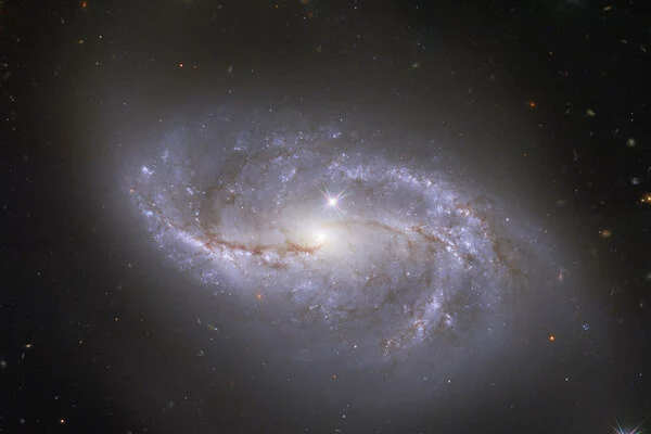 Hubble-Discovers-a-Magnificent-Spiral-Galaxy-1