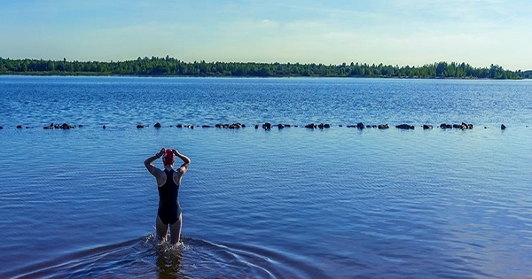Swimming In Cold Water is All the Rage, But Is It Healthy?