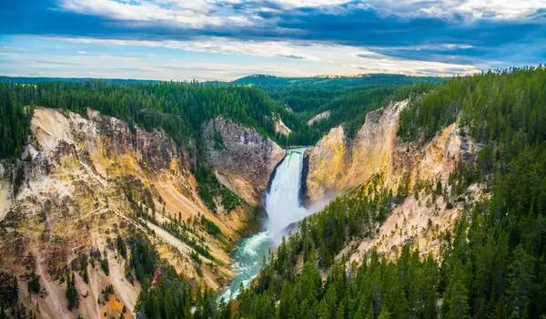 Yellowstones-Hidden-Landscape-was-Formed-by-Landslides-1