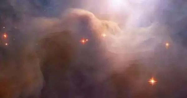 A Billowing Cosmic Cloud is seen by Hubble