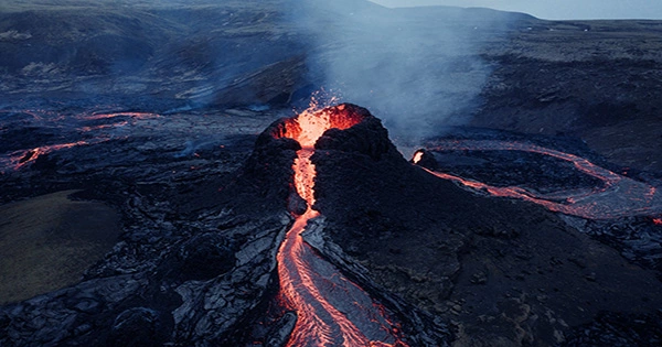 Hawaii’s Biggest Volcano Erupts for the First Time in 40 Years