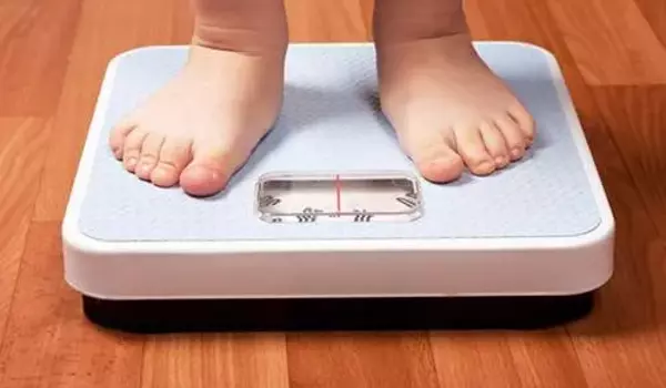Child body weight has limited effects on mood and behavioral disorders