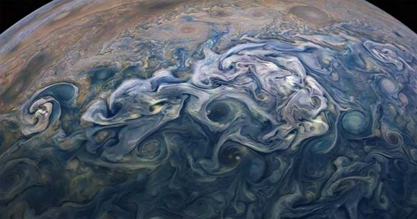 Jupiter’s Lightning Looks Eerily Similar to Earth’s