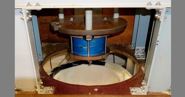Pulsed Field Magnet
