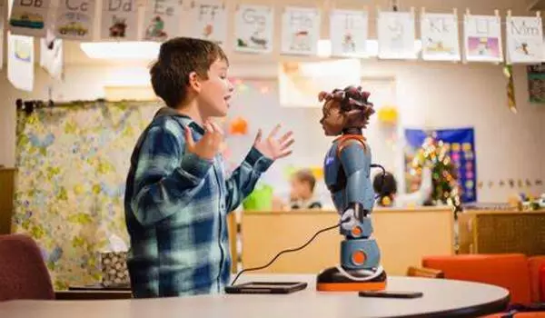 Robot helps students with learning disabilities stay focused