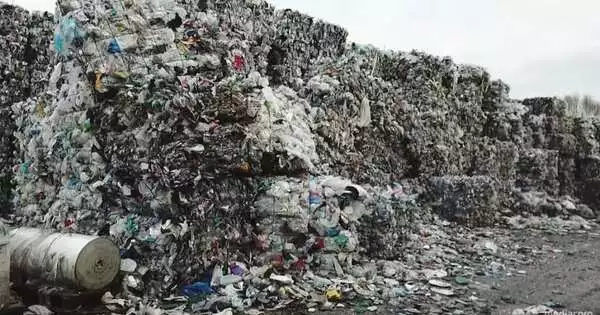 Researchers discovered Hundreds of Toxic Chemicals in Recycled Plastics