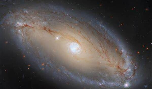 Faint features in galaxy NGC 5728 revealed
